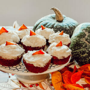 maple cream cheese frosting on pumpkin maple cupcakes